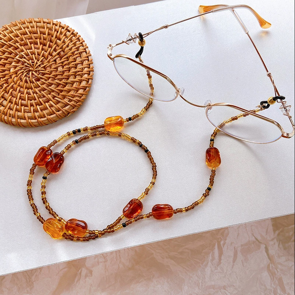 Maillard Style Amber Glasses Chain